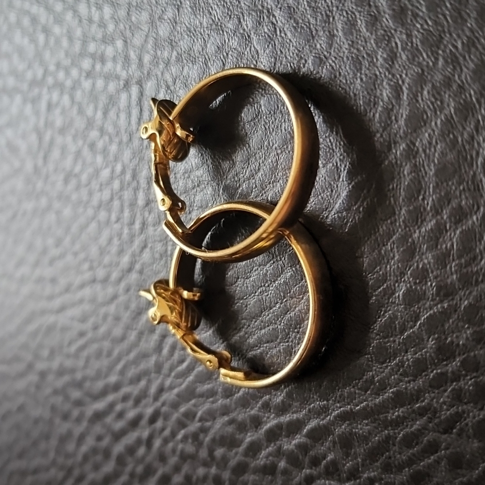 1273- Vintage clip on earrings